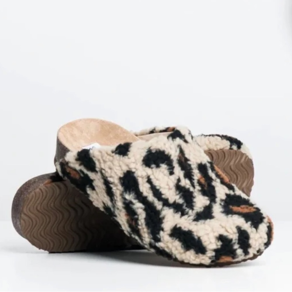 NEW Steve Madden Vesa Sandals Mules